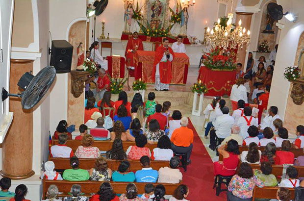 Com grande participação do fiéis, Pe. Paulo Henrique celebrou a missa em Igaporã. Foto: Danilo Oliveira/PASCOM Igaporã