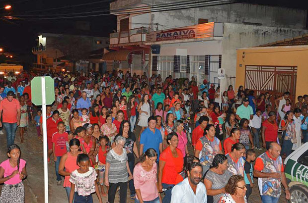Movimentos, pastorais e Comunidades Eclesiais de Base participaram da procissão. Foto: Danilo Oliveira/PASCOM Igaporã