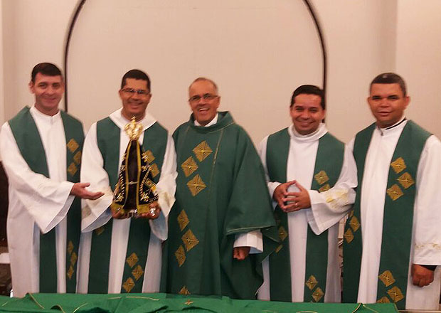Os padres participaram da celebração da Santa Missa no Santuário de Aparecida
