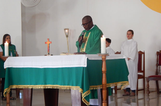 A missa de despedida do Pe. Reinaldo aconteceu neste domingo, 31.
