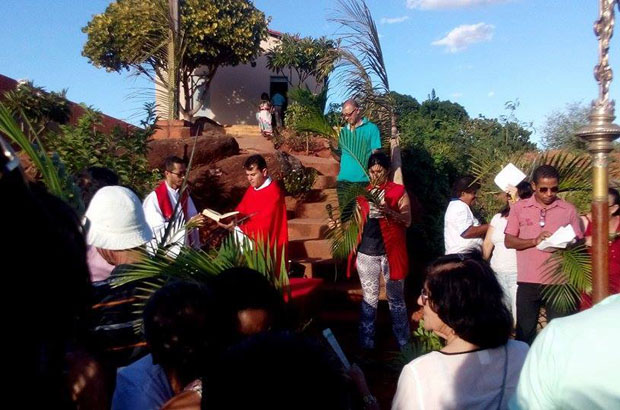 Centenas de fiéis participaram da celebração em Riacho de Santana