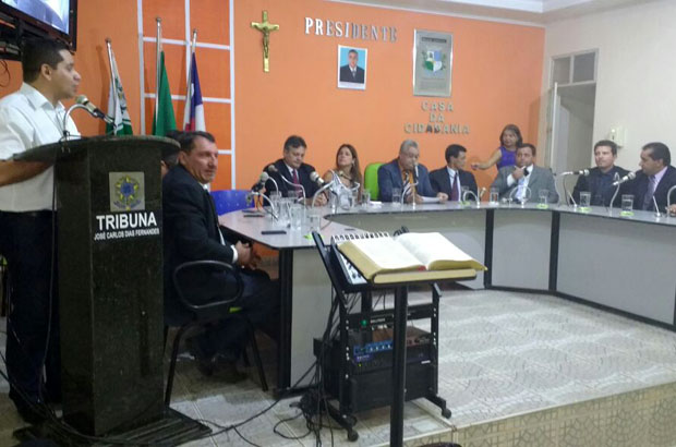 Padre Paulo Henrique falou durante a Sessão da Câmara de Vereadores